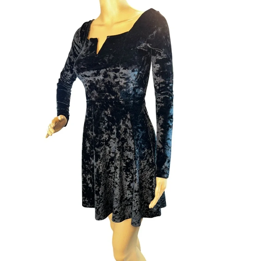 Aeropostale Long Sleeve Velvet Fit + Flare Dress Size XS Black Y2K 90s Skater - Picture 2 of 7